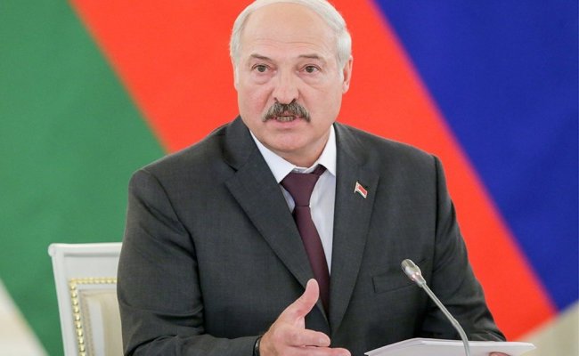 Лукашенко: Не такие и богатые у нас люди, чтобы покупать по бешеным ценам продукцию, производимую у нас