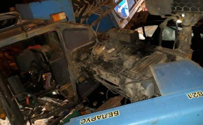 В Минске авто въехало в трактор: погиб человек