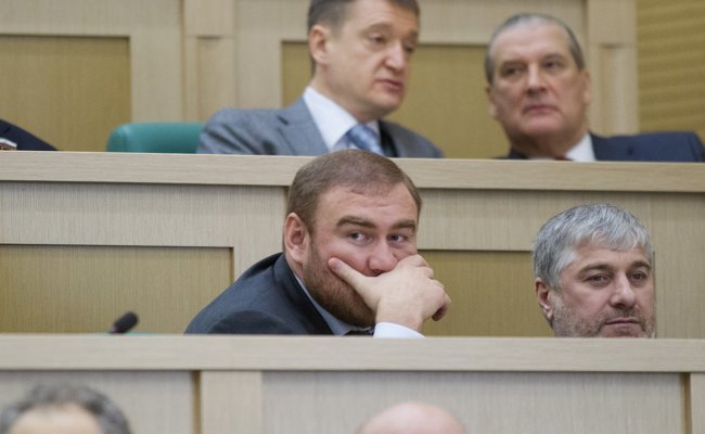 Совфед РФ лишил сидящего в СИЗО Арашукова статуса сенатора