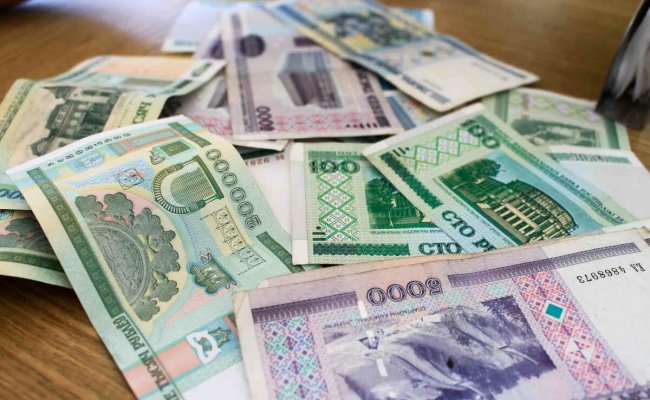 Румас: Средняя зарплата за апрель приблизилась к 1100 рублям