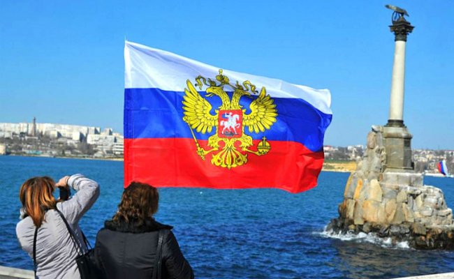 НАТО требует от России покинуть Крым