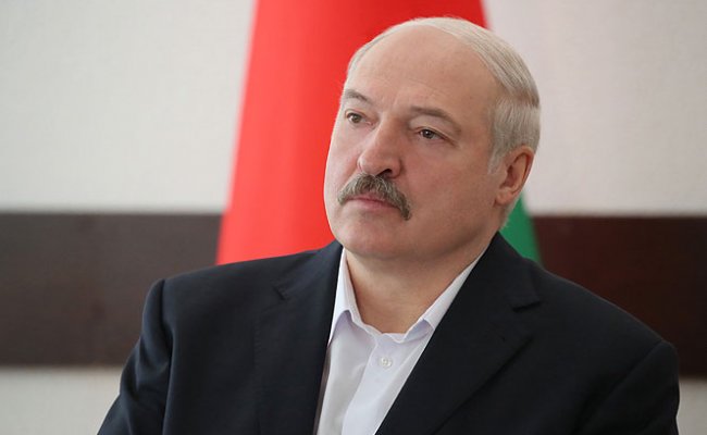 Лукашенко работает по принципу: «нам бы день простоять да ночь продержаться», потому что у него нет денег - Михалевич