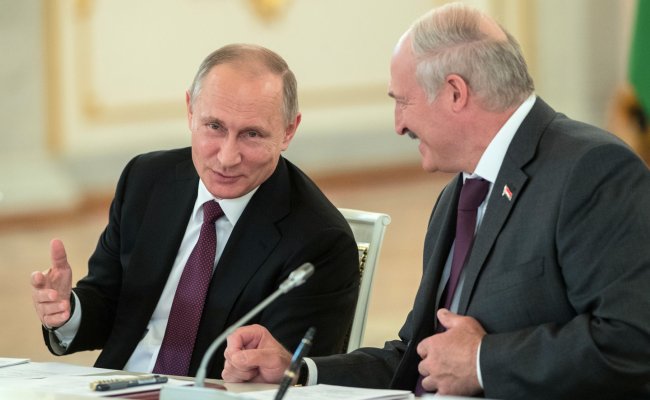 Телеграм-канал: Путин выдвинул ультиматум Лукашенко: или Беларусь и РФ объединяются, или белорусский лидер передает власть преемнику