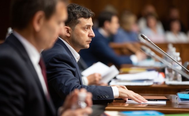 Президент Украины уволил 15 губернаторов и главу МИД