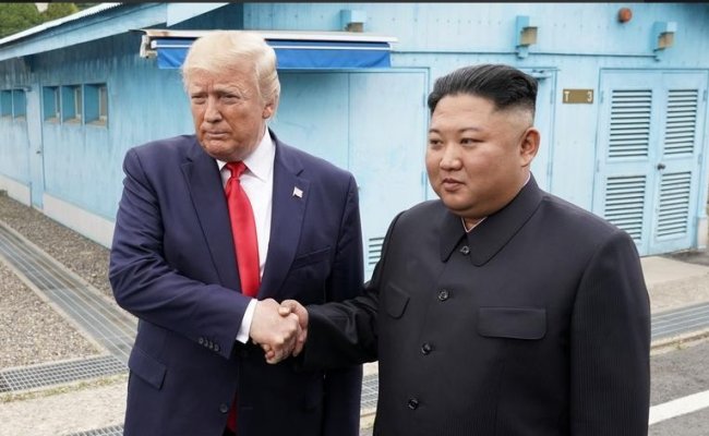 Трамп и Ким Чен Ын встретились в пограничном пункте между Кореями