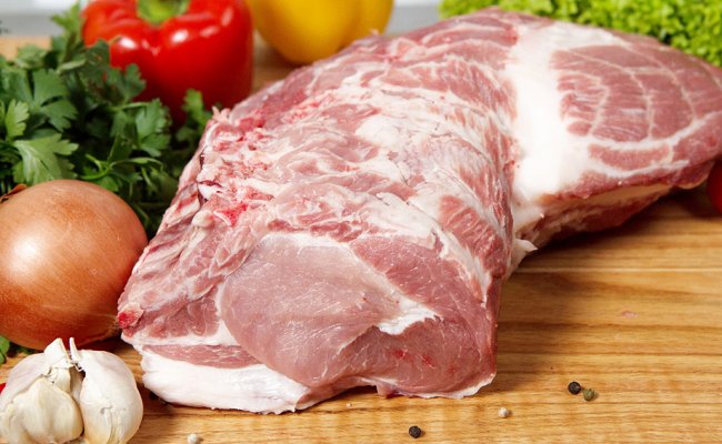 Беларусь ограничила импорт свинины из России из-за АЧС