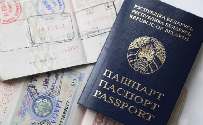 В ГПСБ перед выездом за границу рекомендуют проверять действительность паспортов