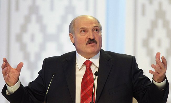 Усов: Лукашенко будет править, пока в состоянии сидеть на президентском троне