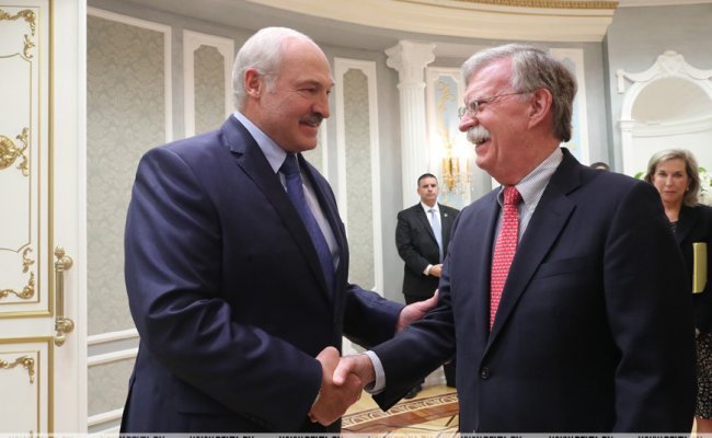 Лукашенко предложил Болтону по-дружески обсудить вопросы белорусско-американских отношений
