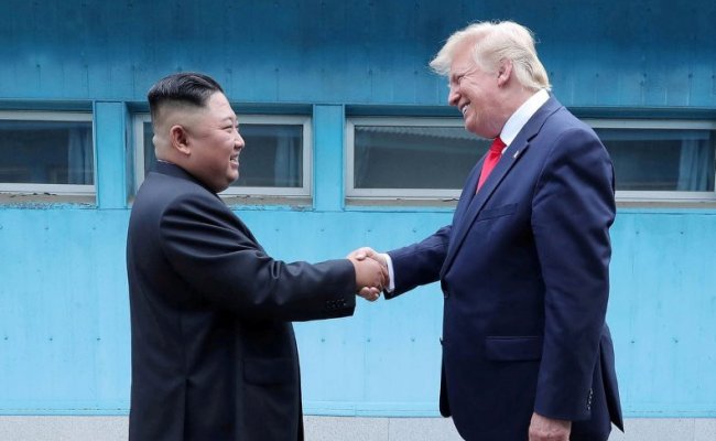 Ким Чен Ын предложил Трампу приехать в КНДР - СМИ