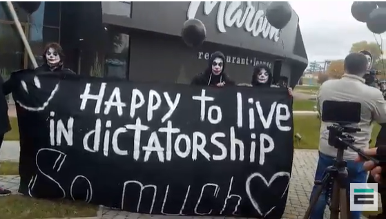 Анархисты устроили в Минске пикет «Мы счастливы жить при диктатуре»
