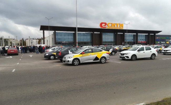 Могилевские водители Яндекс.Такси устроили протест против понижения оплаты