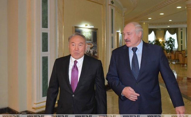 Лукашенко обсудил с Назарбаевым наращивание взаимной торговли между Беларусью и Казахстаном