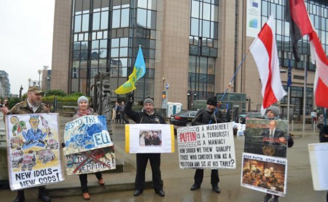 В Брюсселе белорусские и украинские маргиналы протестовали против интеграции с Россией