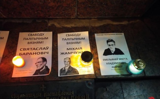 Статкевич провел в центре Минска акцию в поддержку «политзаключенных»