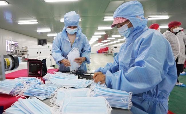 В китайскую провинцию Хубэй, где бушует коронавирус, отправили еще 20 тысяч медиков