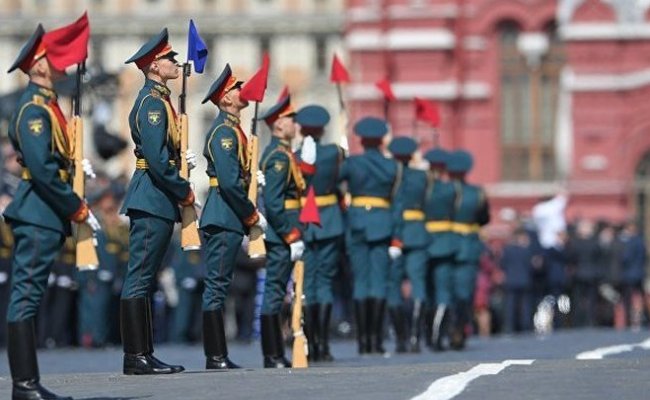 Ветеранские организации РФ просят Путина отложить парад Победы