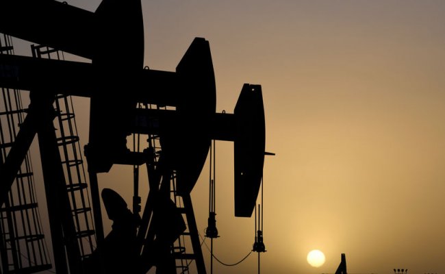 Цена американской нефти WTI впервые в упала до отрицательных значений