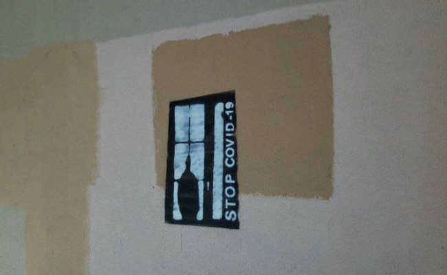 «Белорусский Бэнкси» нарисовал в Минске граффити на тему коронавируса - соцсети