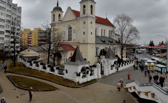 В Беларуси от коронавируса умер священник Петро-Павловского собора