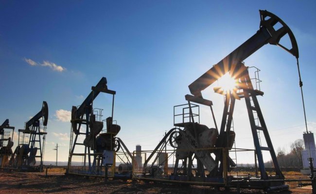 Россия поставит в Беларусь в мае около 2 тонн нефти - Новак