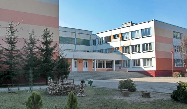 СМИ: Брестская школа из-за коронавируса запретила родителям учеников заходить в здание