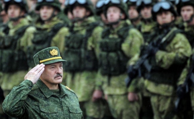 Руководители Беларуси начала 90-ых выступили против Парада победы в Минске