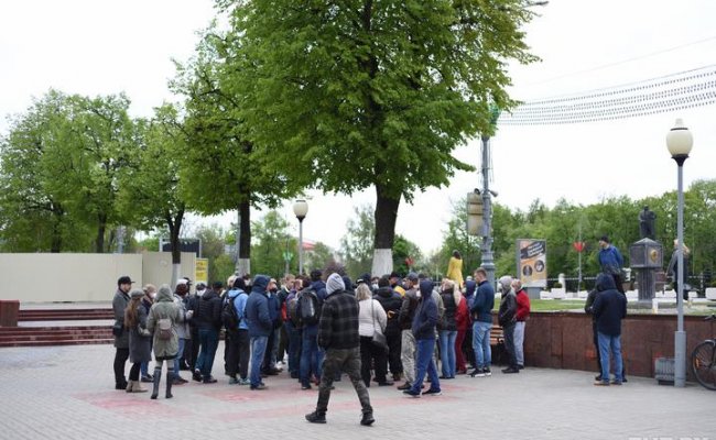 В Гомеле задержали около 20 человек, вышедших на акцию в поддержку блогера Тихановского