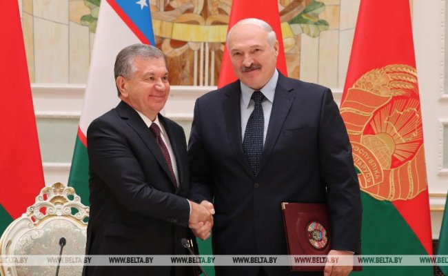 Лукашенко и Мирзиёев обсудили по телефону двустороннее сотрудничество и ситуацию с COVID-2019