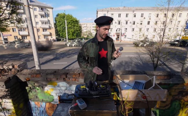 Вызов властям Беларуси: В Минске устроили DJ-сет на фоне военной техники
