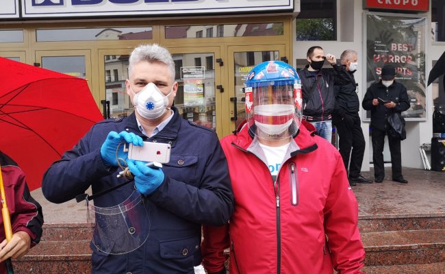 Губаревич провел пикет за перенос выборов