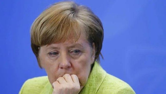 Меркель отказалась ехать на саммит G7