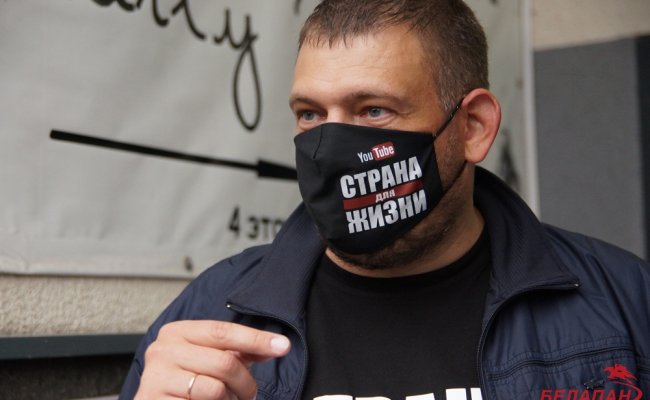Блогер: При обыске на даче Тихановского нашли 900 тысяч долларов