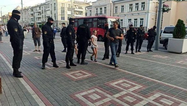 В Беларуси протестуют из-за задержания оппозиционных кандидатов