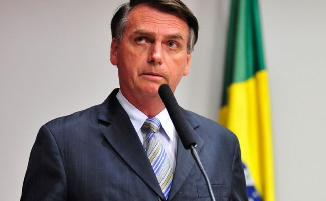 Суд Бразилии обязал президента Болсонару носить маску