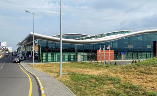Грузия продлила запрет на международное авиасообщение до конца июля