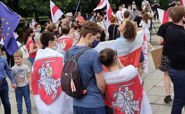 В Варшаве проходит акция белорусов за границей