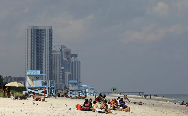 В Майами закроют пляжи из-за COVID-19