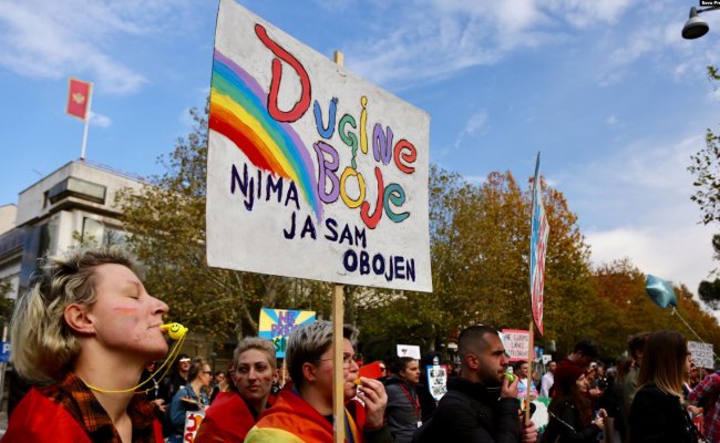 Черногория узаконила однополые браки