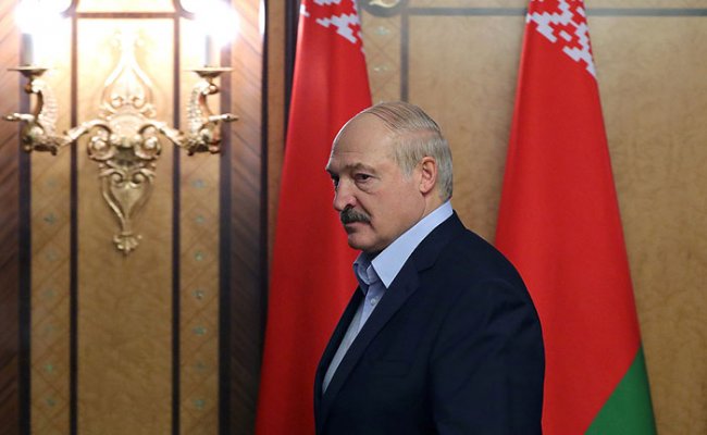 Лукашенко о разговоре с Макроном: Я ему говорю, ты посмотри, что у тебя «желтые жилеты» делают!