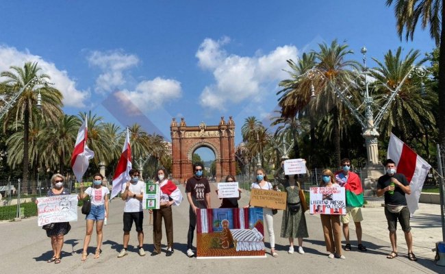 В Барселоне прошла очередная «акция солидарности» с Беларусью