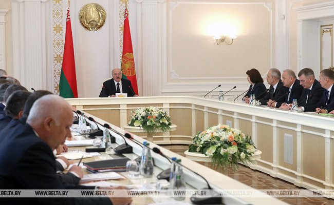 Президент заявил, что в Беларуси началась «политическая» пандемия