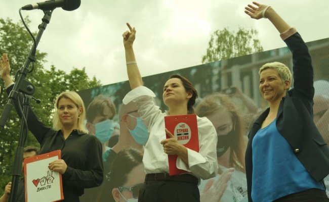 Телеграм-канал: За массовыми митингами в поддержку Тихановской наблюдают снайперы