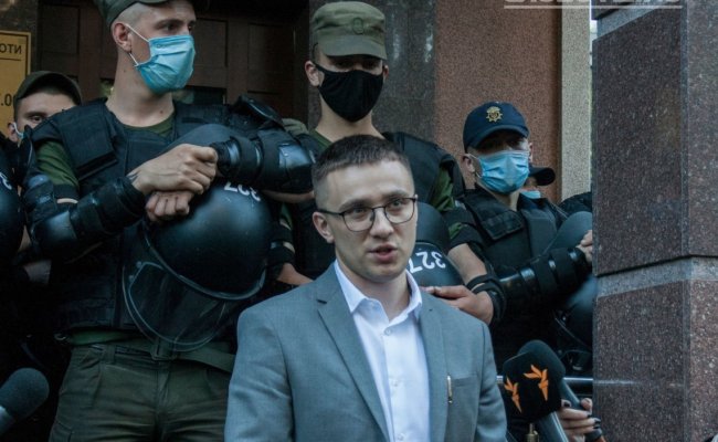 Суд перенес заседание по изменению меры пресечения одесскому радикалу Стерненко, подозреваемого в убийстве