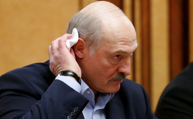 Политобозреватель: завербованные США люди из окружения Лукашенко пользуются его паникой и загоняют в угол