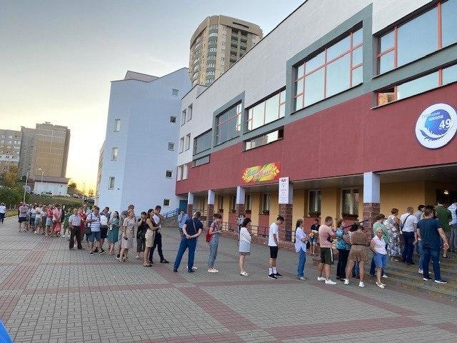 В Минске начались первые задержания людей у избирательных участков