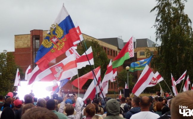 В Лиде за Тихановскую митинговали с российским флагом