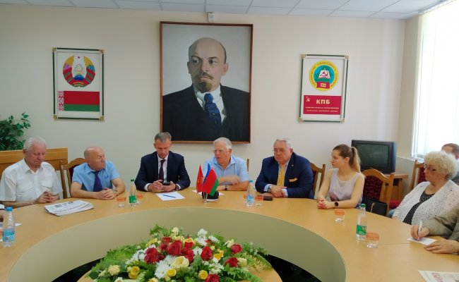 Компартия Беларуси провела встречу с лидером украинских коммунистов Симоненко