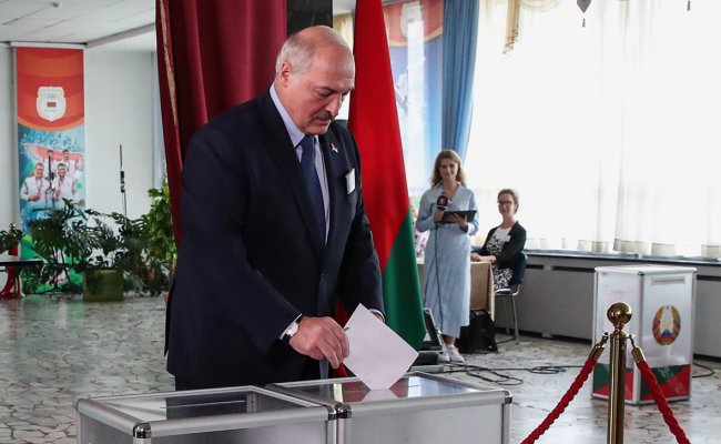 Александр Лукашенко проголосовал на выборах президента Беларуси