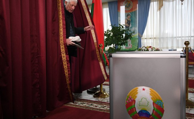 Лукашенко лидирует на выборах президента согласно данным с закрытых участков в Беларуси - ЦИК